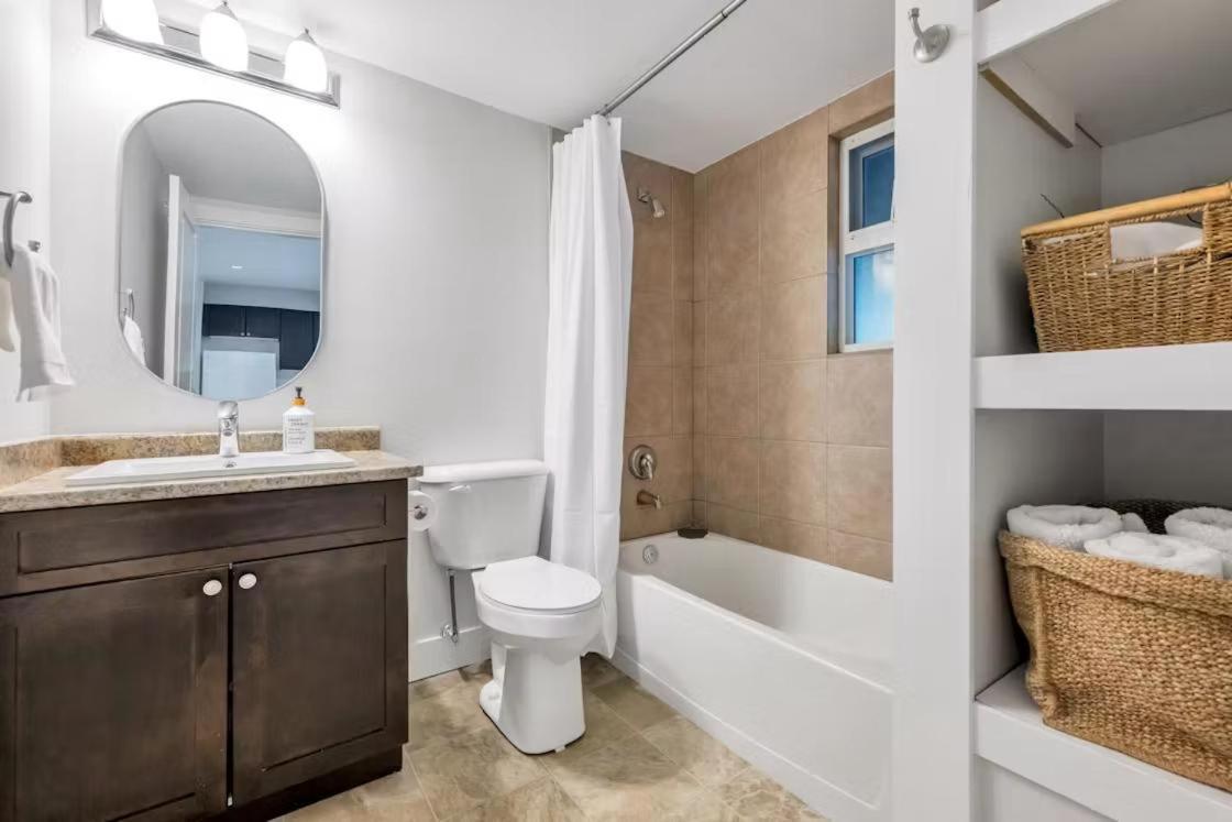 Private 1 Bedroom In Brookswood Langley Buitenkant foto