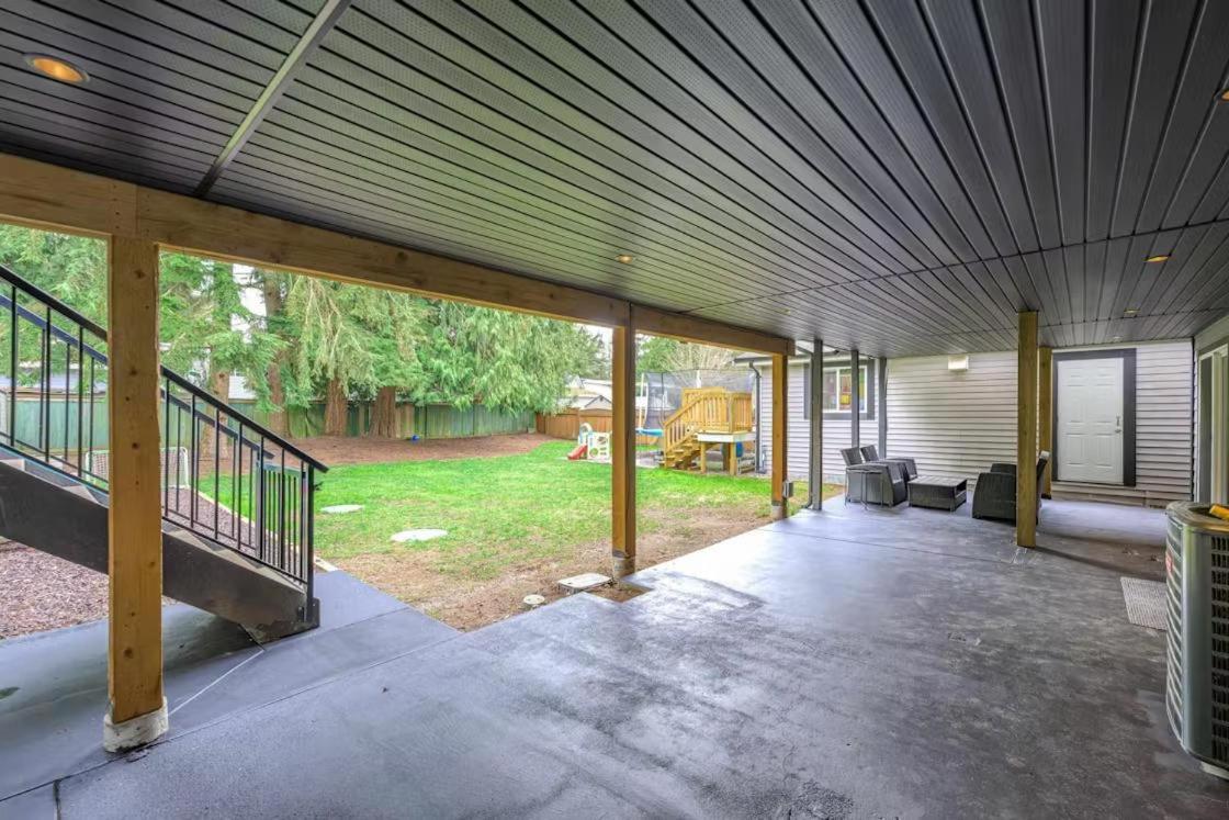 Private 1 Bedroom In Brookswood Langley Buitenkant foto